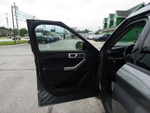 Used 2022 Ford Explorer XLT AWD/4WD image 11