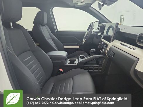 Used 2024 Toyota Tacoma TRD Off-Road image 33