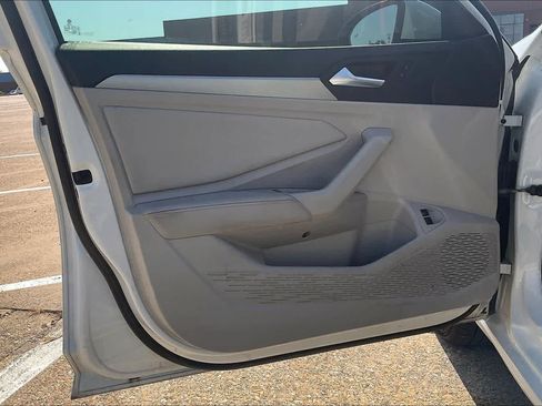 Used 2023 Volkswagen Jetta SE w/ Panoramic Sunroof Package FWD image 26