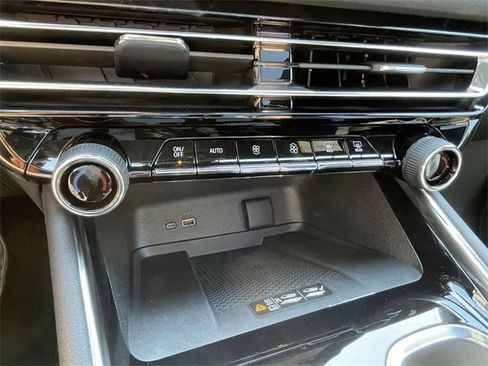 New 2026 Chevrolet Traverse Z71 w/ Driver Confidence Package image 16