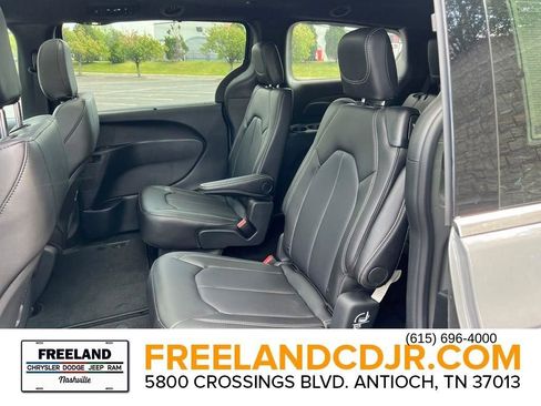 New 2025 Chrysler Pacifica Select image 22