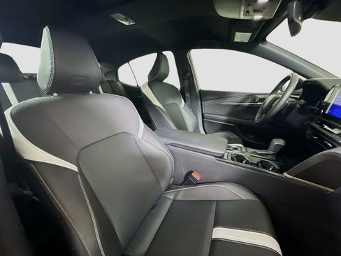 Used 2025 Toyota Camry SE w/ Convenience Package image 29