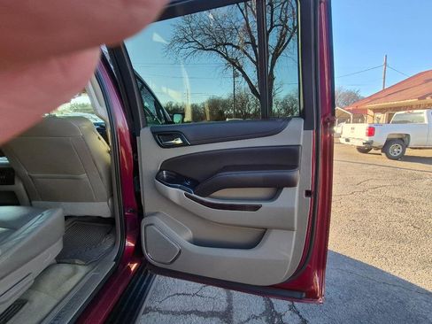 Used 2017 Chevrolet Suburban LT image 19