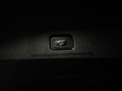 Used 2019 Ford Explorer XLT w/ Equipment Group 202A FWD image 8