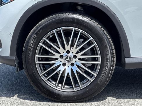 Used 2025 Mercedes-Benz GLC 300 4MATIC image 13
