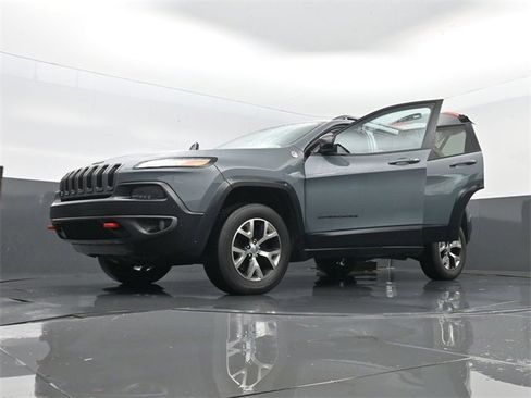 Used 2015 Jeep Cherokee Trailhawk w/ Comfort/Convenience Group image 36