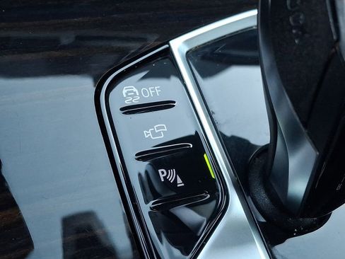 Used 2021 BMW X5 xDrive40i w/ Convenience Package image 17