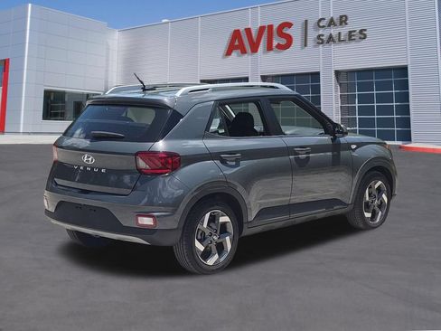 Used 2025 Hyundai Venue SEL FWD image 6