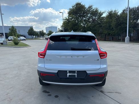 Used 2020 Volvo XC40 T5 Momentum image 6