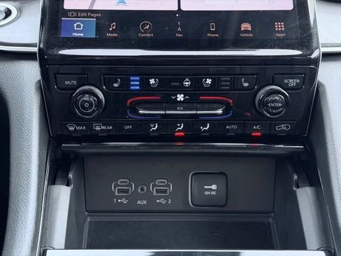 Certified 2023 Jeep Grand Cherokee Limited w/ Luxury Tech Group II AWD/4WD image 34