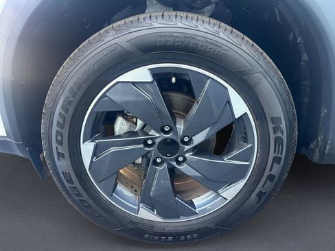 Used 2024 Nissan Rogue SV image 9