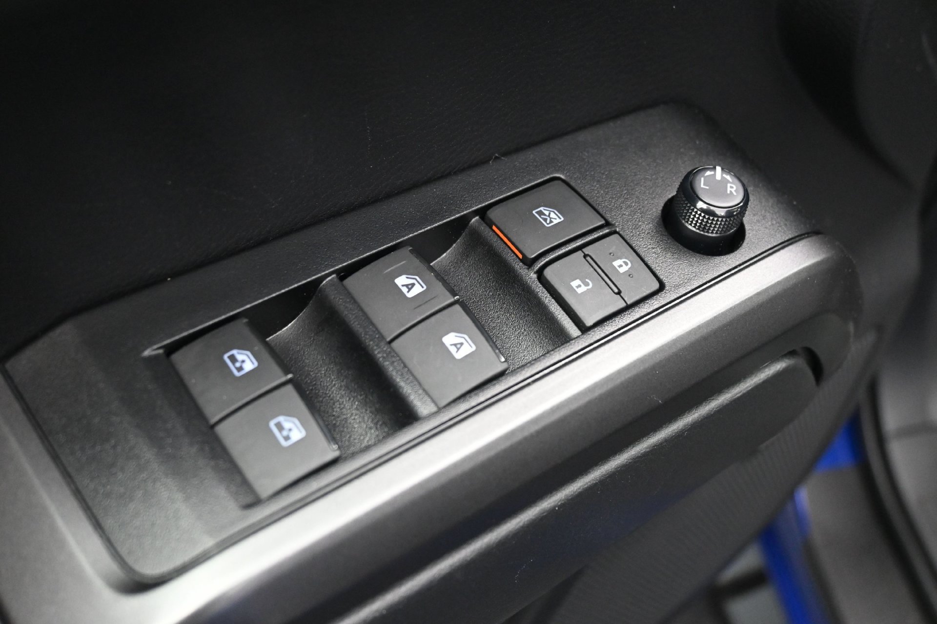 Used 2022 Toyota Tacoma TRD Off-Road w/ TRD Premium Off Road Package AWD/4WD image 18