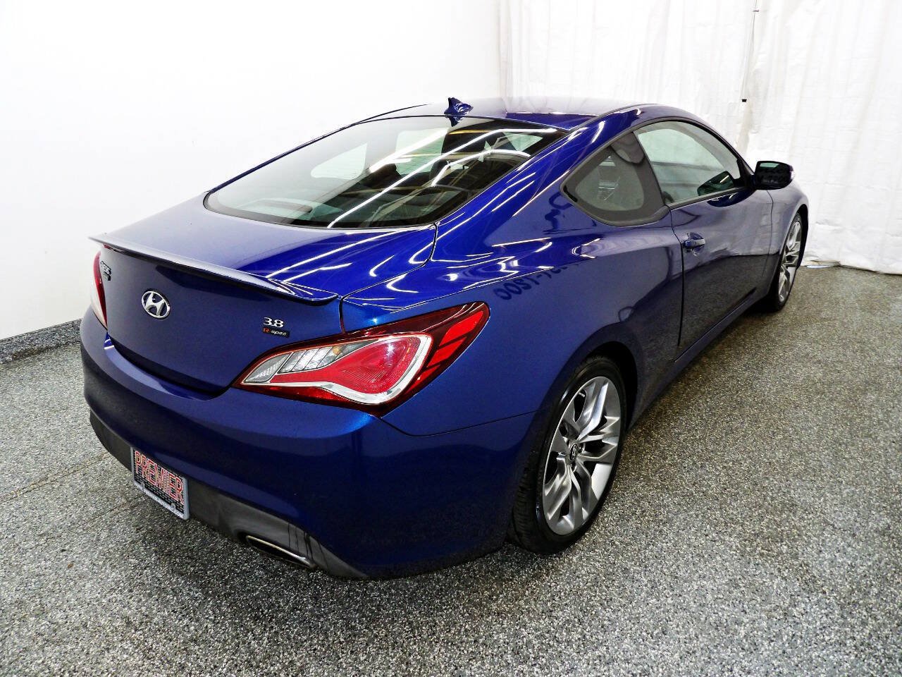 Used 2016 Hyundai Genesis Coupe 3.8 RWD image 6