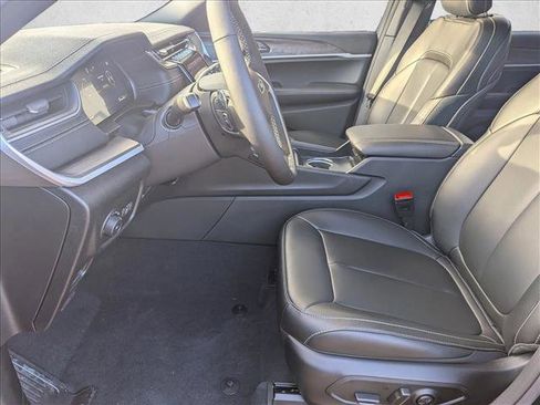 New 2025 Jeep Grand Cherokee L Limited image 4