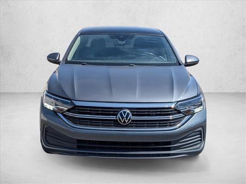 Used 2022 Volkswagen Jetta SE w/ Panoramic Sunroof Package FWD image 2