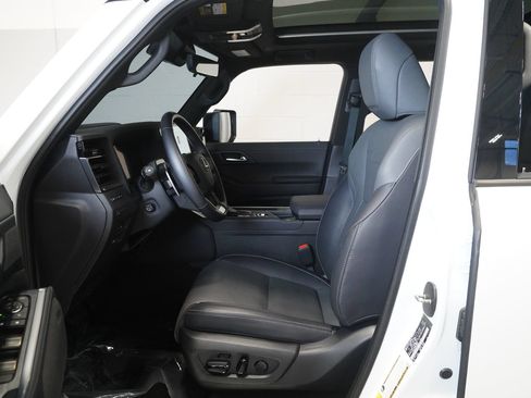 Used 2025 Lexus GX 550 w/ Accessory Package (2T) AWD/4WD image 11