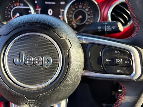 Used 2023 Jeep Gladiator Rubicon AWD/4WD image 18
