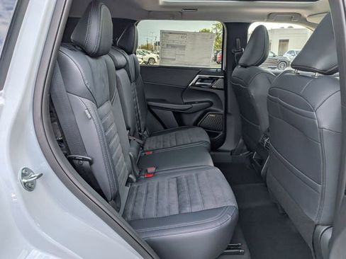 New 2026 Mitsubishi Outlander SE image 30