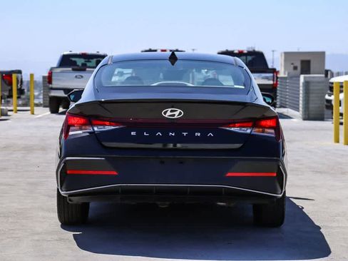 Used 2025 Hyundai Elantra Sport FWD image 5