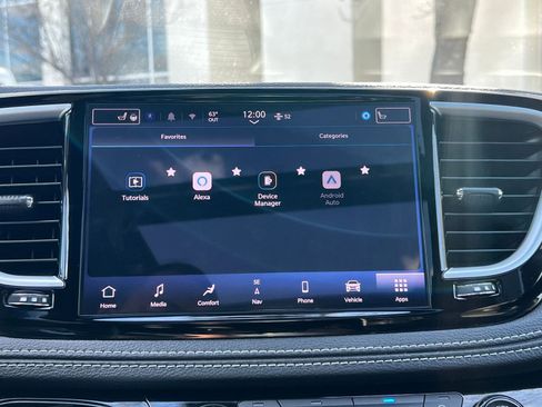 Used 2025 Chrysler Pacifica Limited image 21