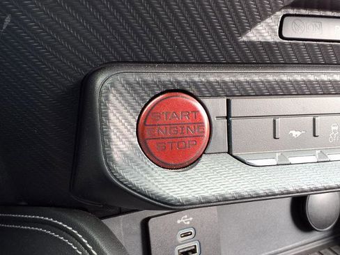 Used 2024 Ford Mustang GT Premium image 9