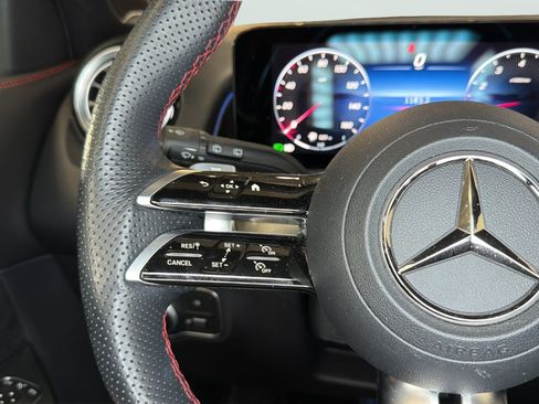 Used 2025 Mercedes-Benz GLB 250 image 27