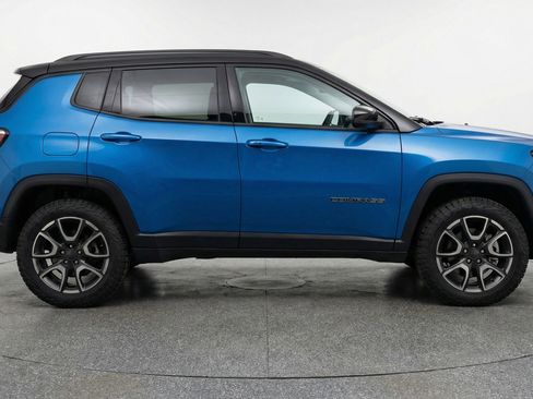 Used 2025 Jeep Compass Trailhawk AWD/4WD image 11