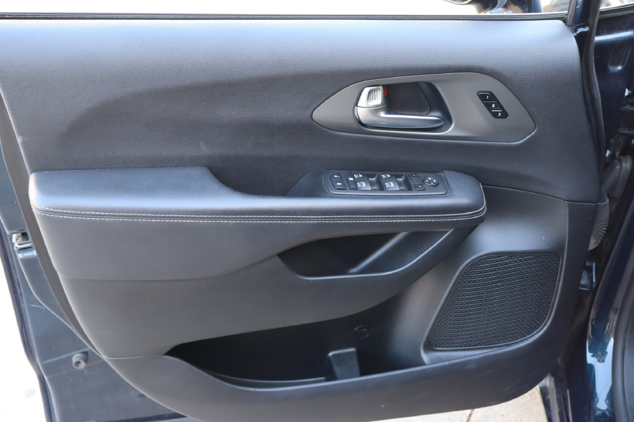 Used 2025 Chrysler Pacifica Select FWD image 20