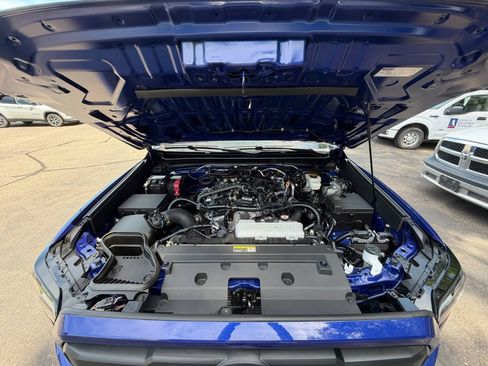 Used 2025 Toyota Tacoma TRD Sport AWD/4WD image 46