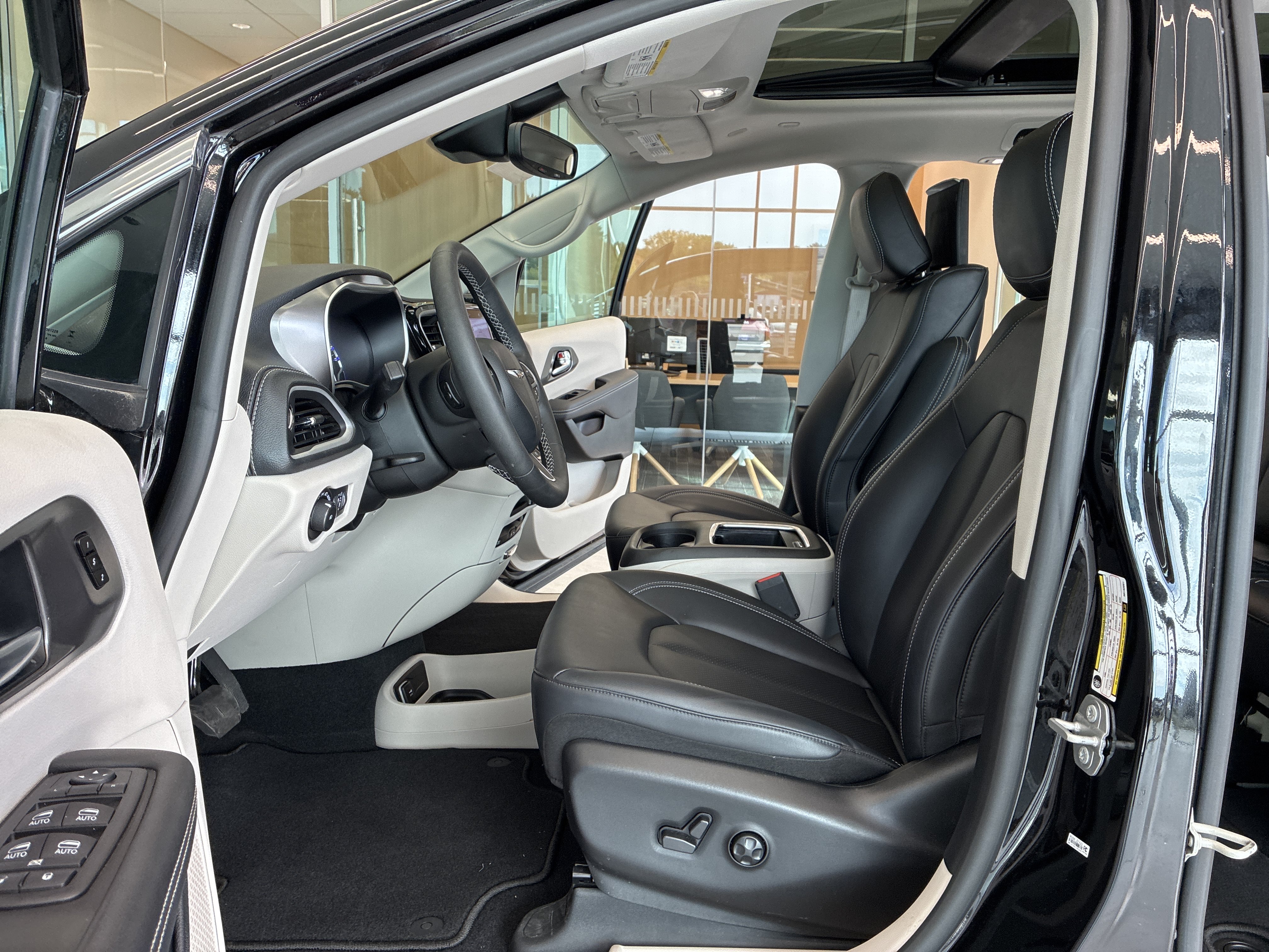 Certified 2024 Chrysler Pacifica Touring-L w/ Uconnect Theater Family Group AWD/4WD image 19