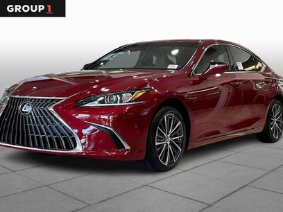 New 2025 Lexus ES 350 w/ Premium Package