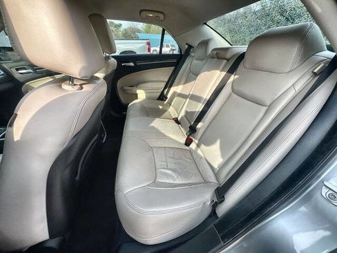 Used 2018 Chrysler 300 Touring L image 24