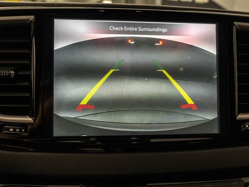 Used 2023 Chrysler Pacifica Touring-L image 26