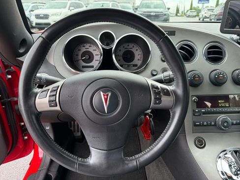 Used 2007 Pontiac Solstice Convertible w/ Premium Package RWD image 9