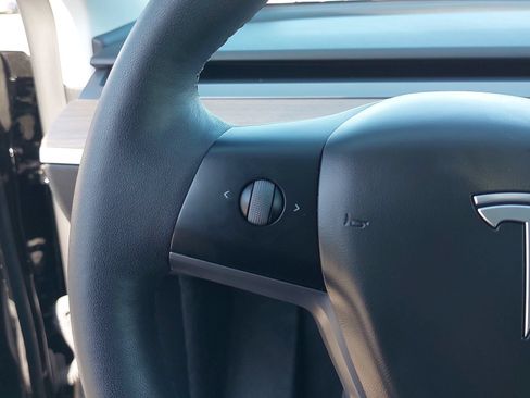 Used 2025 Tesla Model Y Long Range AWD/4WD image 19