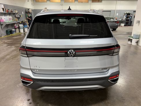 New 2026 Volkswagen Taos SE image 4