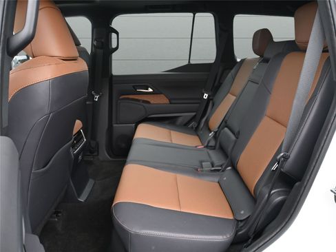 Used 2024 Lexus GX 550 image 8