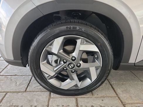 Used 2025 Hyundai Venue SEL FWD image 31