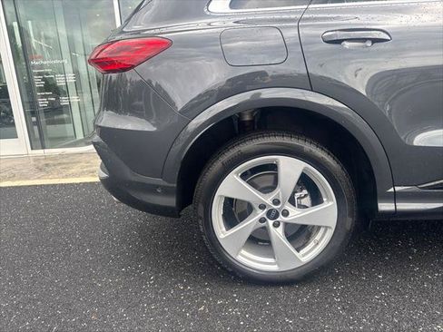 Certified 2025 Audi Q5 Premium Plus w/ Premium Plus AWD/4WD image 5