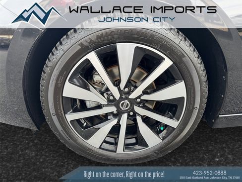 Used 2022 Nissan Sentra SV w/ SV Premium Package image 9