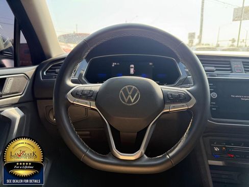 Used 2022 Volkswagen Tiguan SE w/ Panoramic Sunroof Package AWD/4WD image 16