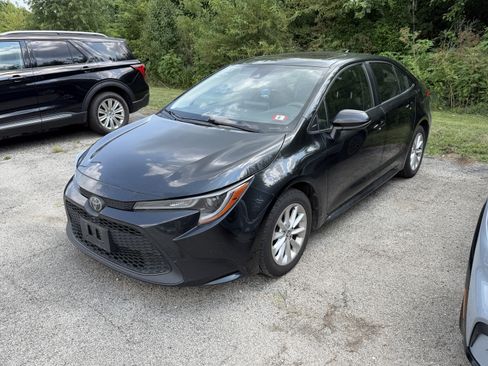 Used 2020 Toyota Corolla LE w/ LE Premium Package FWD image 6