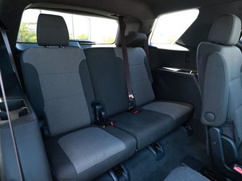 Used 2023 Chevrolet Traverse LT FWD image 30