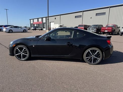 Used 2020 Toyota 86 RWD image 7