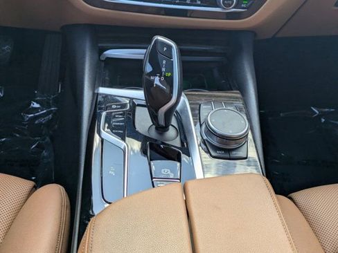 Used 2021 BMW 530i w/ Premium Package image 16