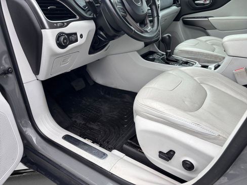 Used 2019 Jeep Cherokee Limited AWD/4WD image 33