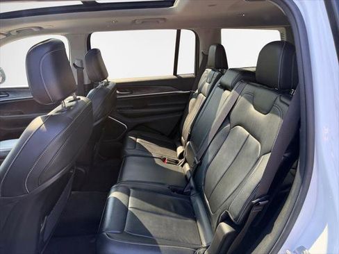 Certified 2022 Jeep Grand Cherokee L Limited AWD/4WD image 14