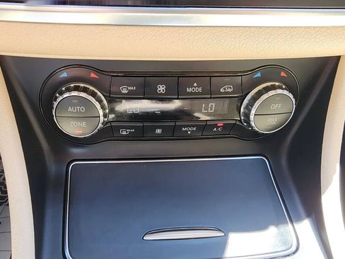Used 2018 Mercedes-Benz GLA 250 4MATIC image 25