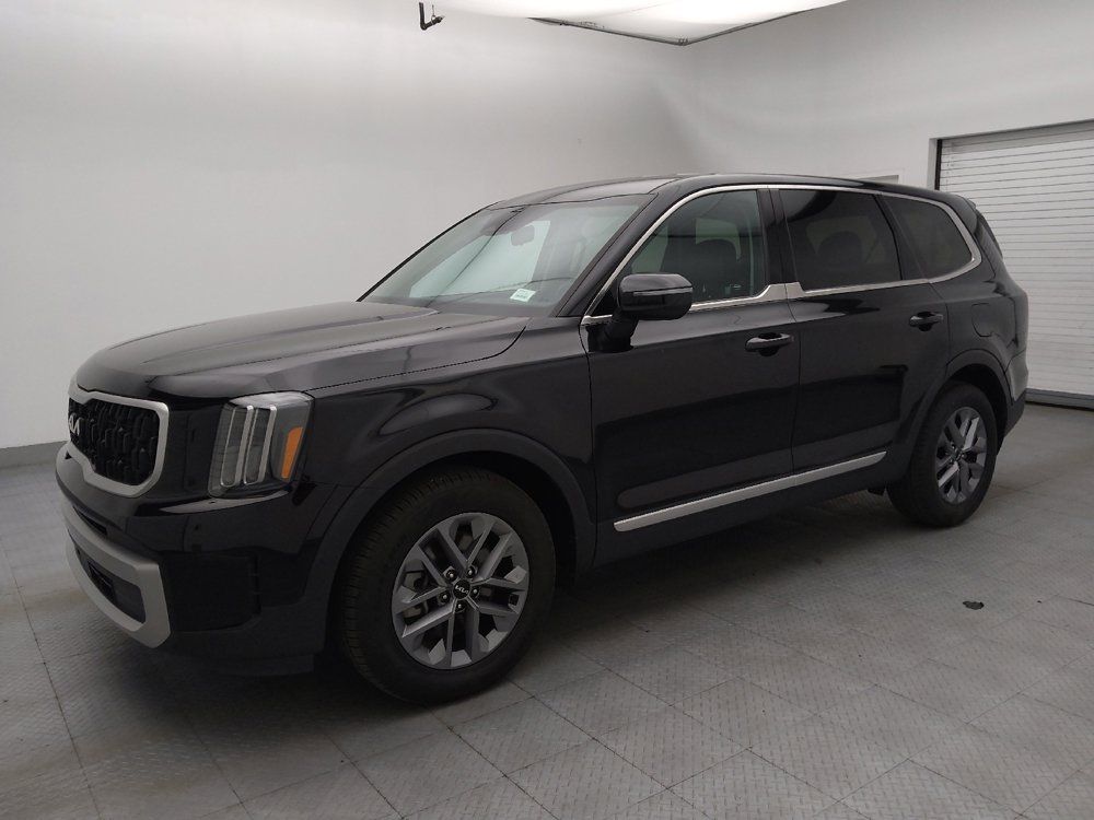 Used 2023 Kia Telluride LX FWD image 2