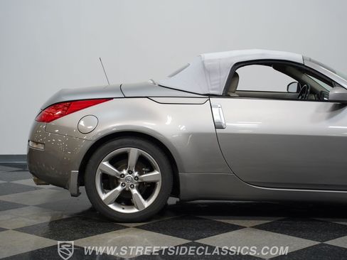 Used 2007 Nissan 350Z Touring RWD image 29